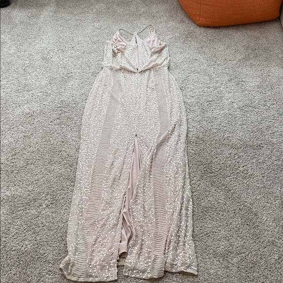 Size 8 cream beaded Gown one row of beads missing - Picture 2 of 6